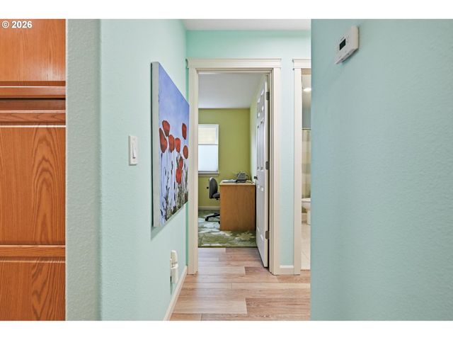 420 WALNUT Way, Silverton, OR 97381