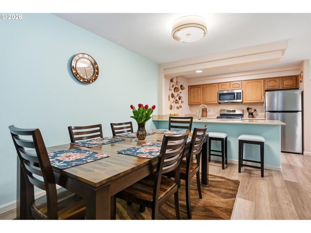 420 WALNUT Way, Silverton, OR 97381