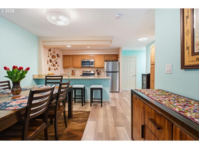 420 WALNUT Way, Silverton, OR 97381