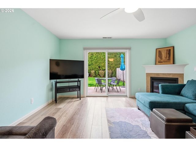 420 WALNUT Way, Silverton, OR 97381