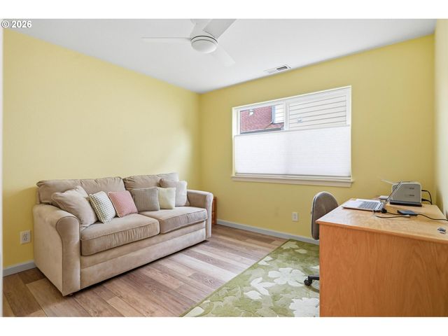 420 WALNUT Way, Silverton, OR 97381