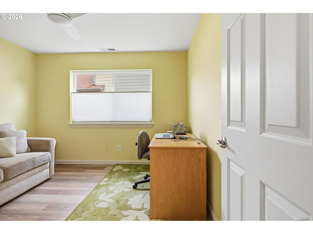 420 WALNUT Way, Silverton, OR 97381