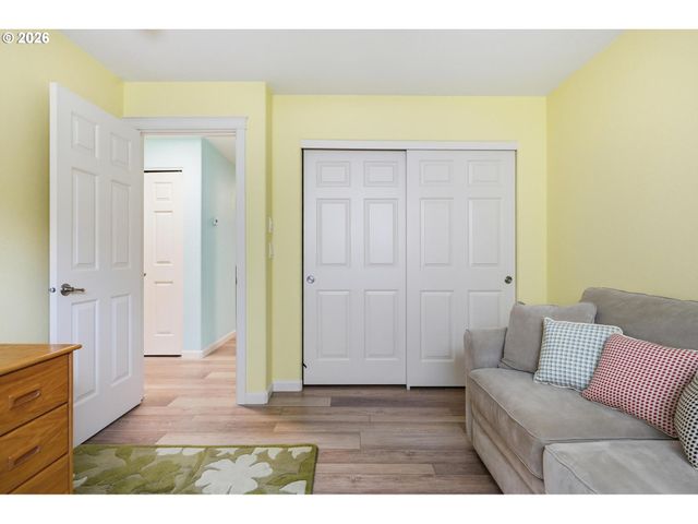 420 WALNUT Way, Silverton, OR 97381