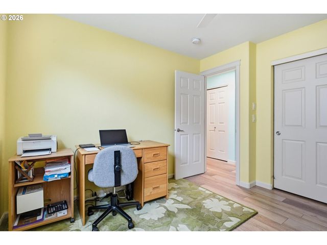 420 WALNUT Way, Silverton, OR 97381