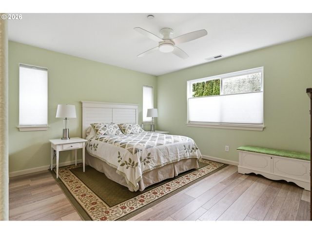 420 WALNUT Way, Silverton, OR 97381