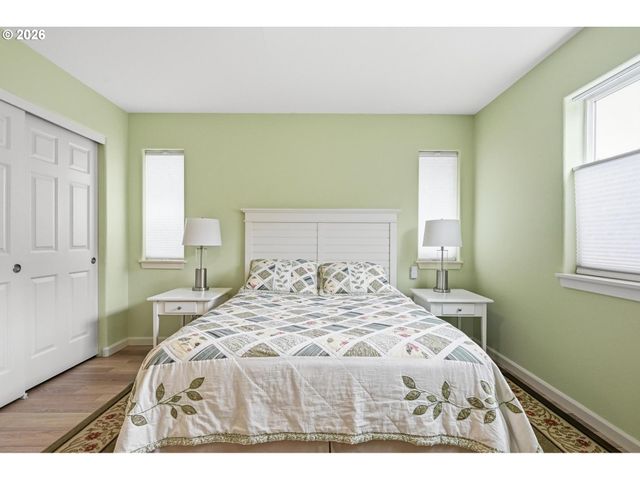 420 WALNUT Way, Silverton, OR 97381