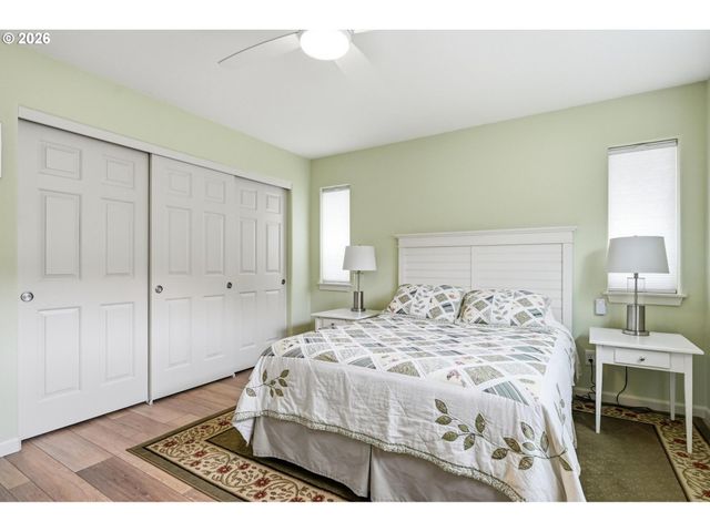 420 WALNUT Way, Silverton, OR 97381