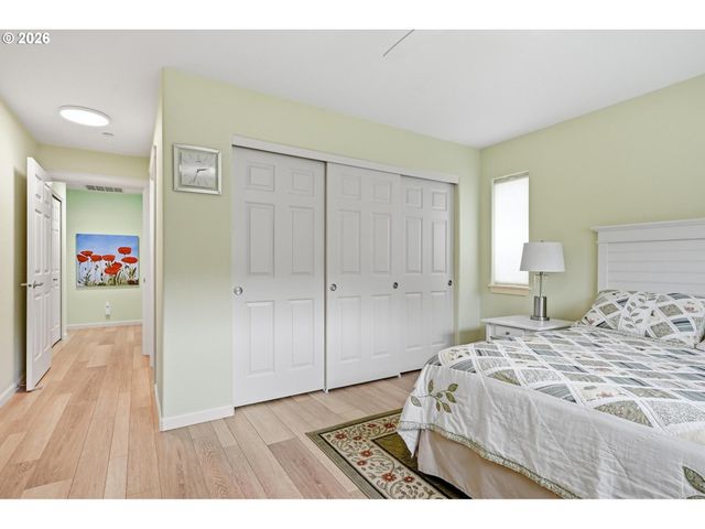 420 WALNUT Way, Silverton, OR 97381