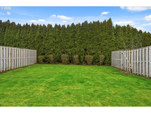 420 WALNUT Way, Silverton, OR 97381