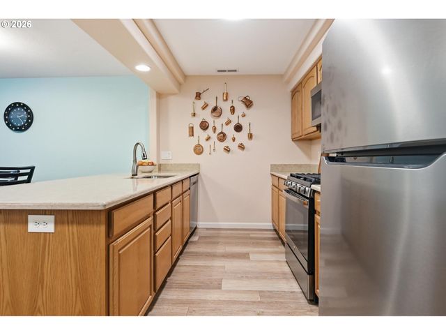 420 WALNUT Way, Silverton, OR 97381