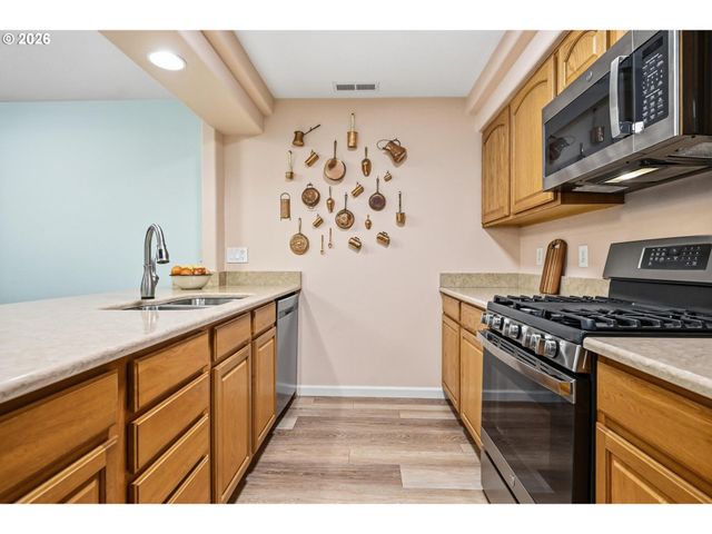 420 WALNUT Way, Silverton, OR 97381