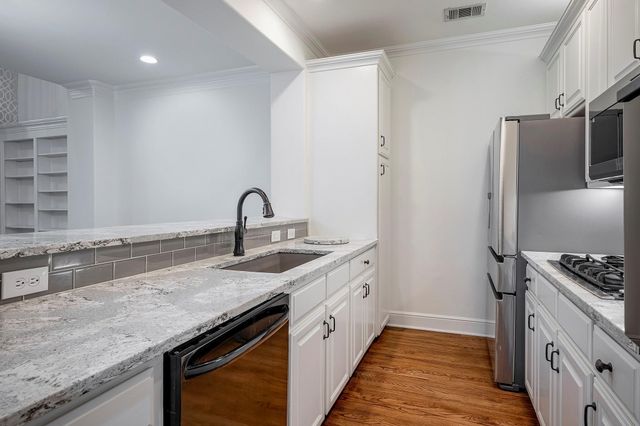 4144 Towne Green Circle, Addison, TX 75001