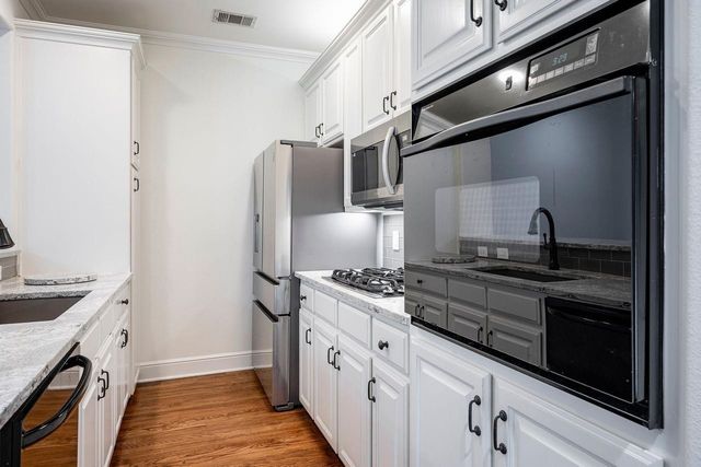 4144 Towne Green Circle, Addison, TX 75001