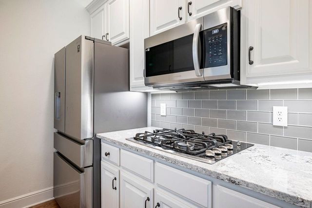 4144 Towne Green Circle, Addison, TX 75001