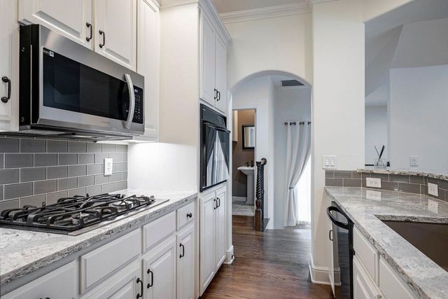 4144 Towne Green Circle, Addison, TX 75001