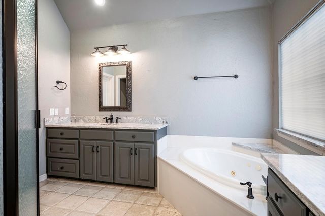 4144 Towne Green Circle, Addison, TX 75001