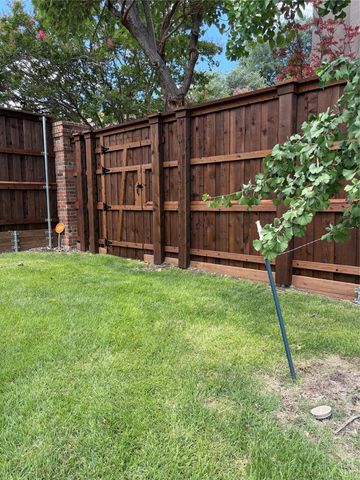 4144 Towne Green Circle, Addison, TX 75001