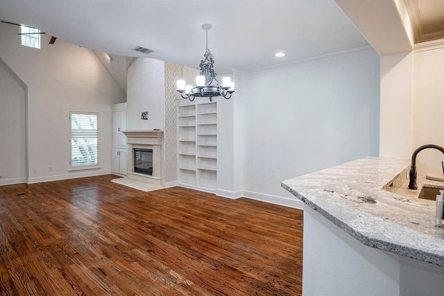 4144 Towne Green Circle, Addison, TX 75001