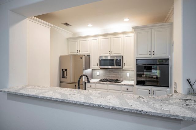 4144 Towne Green Circle, Addison, TX 75001
