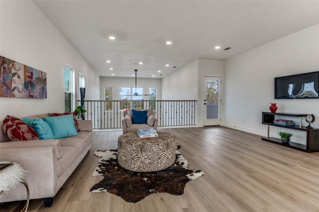 1409 Doyle Avenue, Dallas, TX 75203