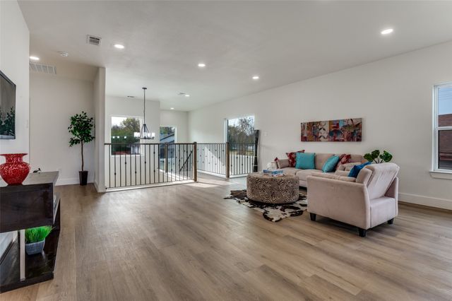 1409 Doyle Avenue, Dallas, TX 75203