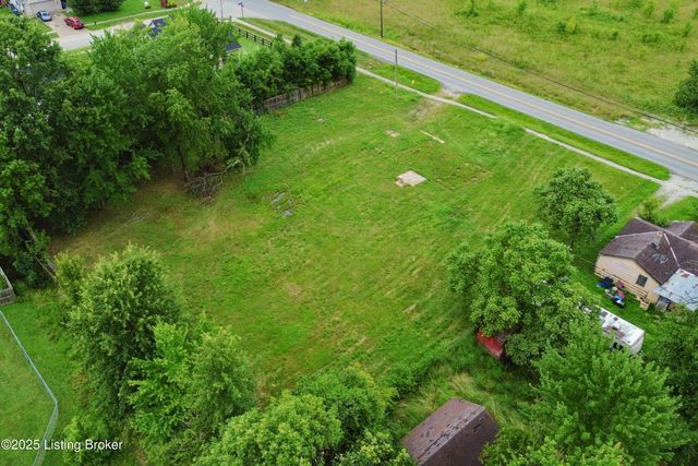 962 W Blue Lick Rd, Shepherdsville, KY 40165