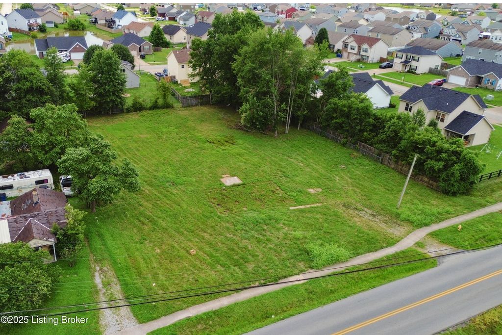 962 W Blue Lick Rd, Shepherdsville, KY 40165