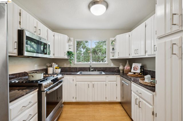 5250 Leona Street, Oakland, CA 94619