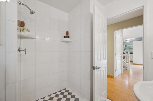 5250 Leona Street, Oakland, CA 94619
