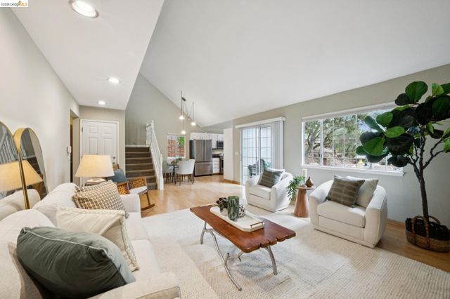 5250 Leona Street, Oakland, CA 94619