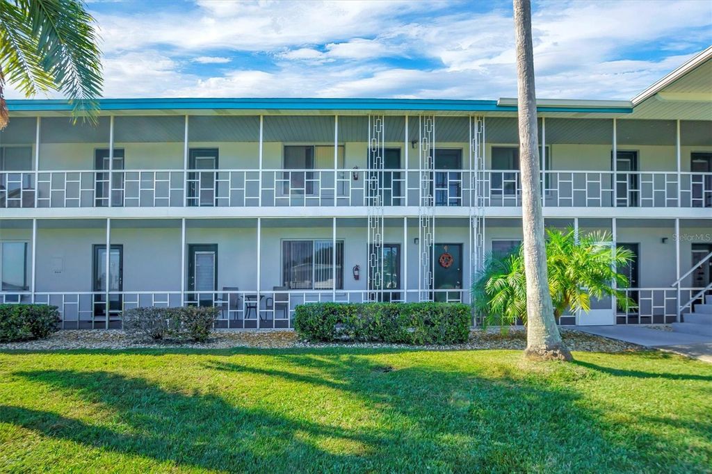 Image 2 of property listing at 1600 W LAKE PARKER DRIVE D5, Lakeland, FL 33805