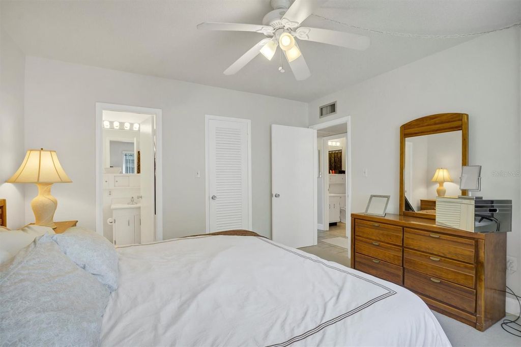 Image 18 of property listing at 1600 W LAKE PARKER DRIVE D5, Lakeland, FL 33805