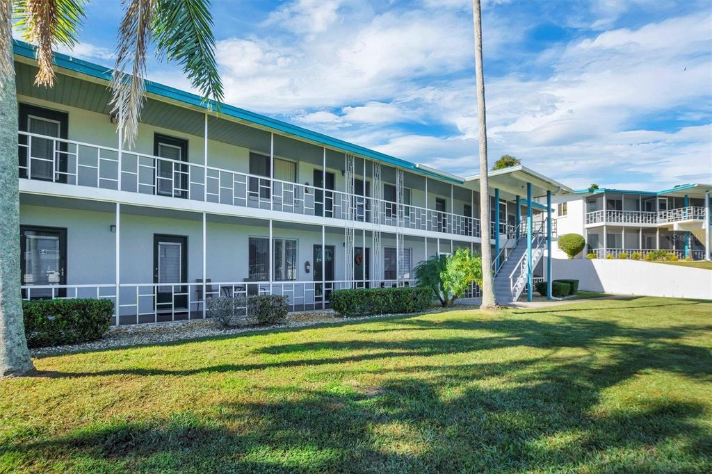 Image 3 of property listing at 1600 W LAKE PARKER DRIVE D5, Lakeland, FL 33805