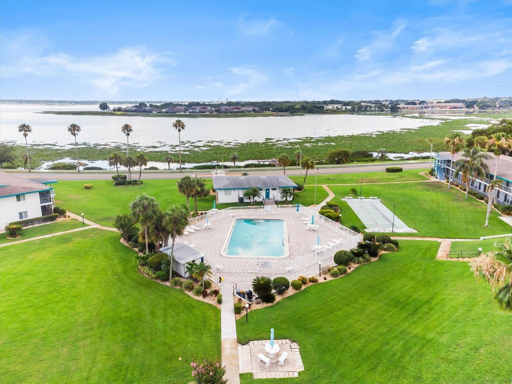 Image 22 of property listing at 1600 W LAKE PARKER DRIVE D5, Lakeland, FL 33805