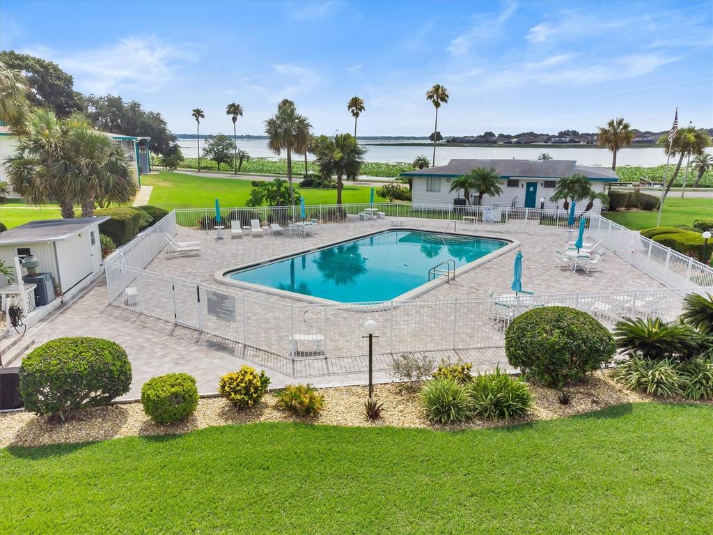 Image 23 of property listing at 1600 W LAKE PARKER DRIVE D5, Lakeland, FL 33805