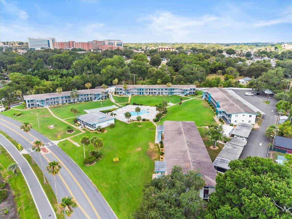 Image 24 of property listing at 1600 W LAKE PARKER DRIVE D5, Lakeland, FL 33805