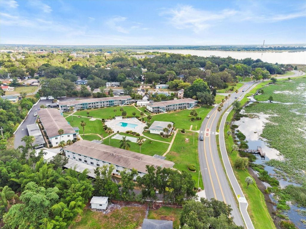 Image 26 of property listing at 1600 W LAKE PARKER DRIVE D5, Lakeland, FL 33805