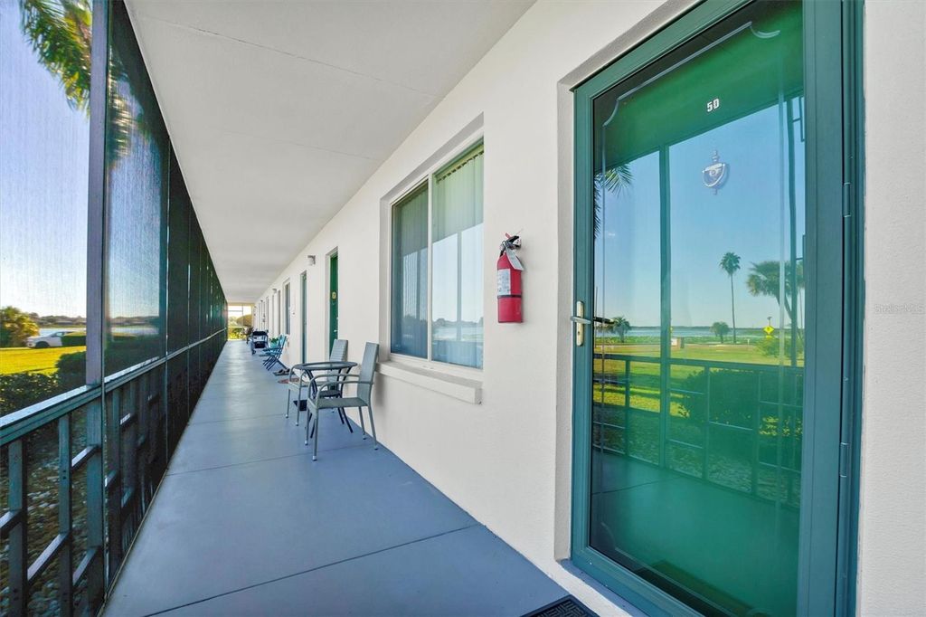 Image 4 of property listing at 1600 W LAKE PARKER DRIVE D5, Lakeland, FL 33805