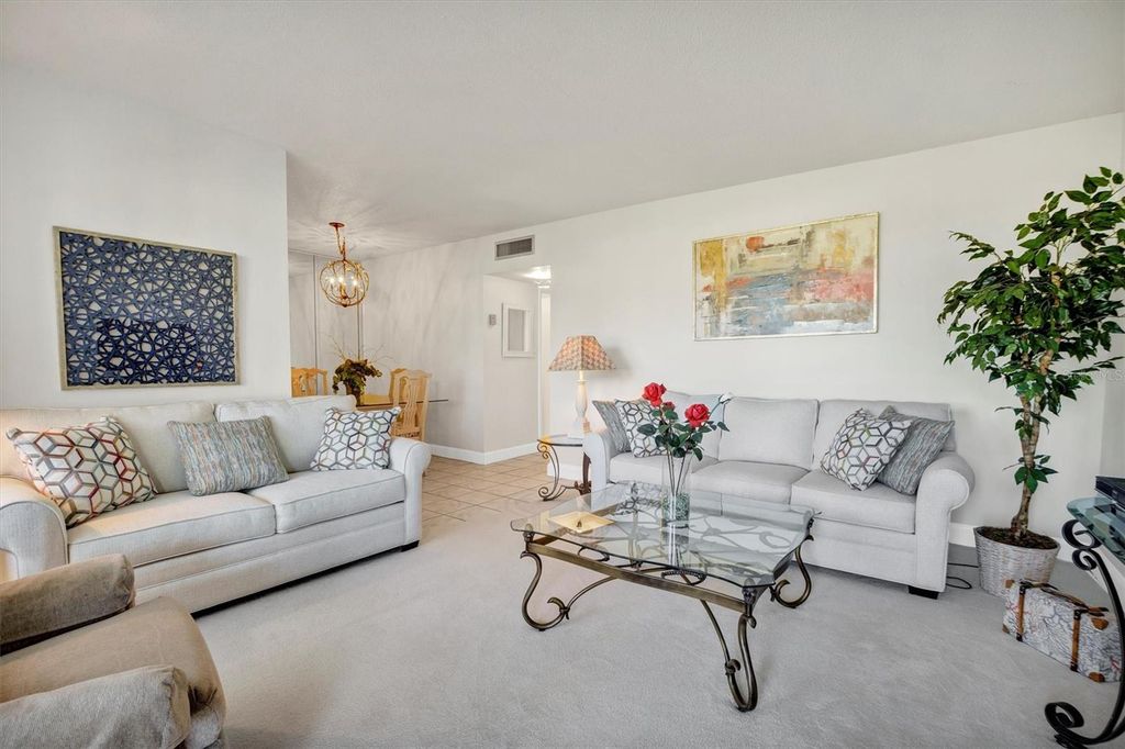 Image 6 of property listing at 1600 W LAKE PARKER DRIVE D5, Lakeland, FL 33805