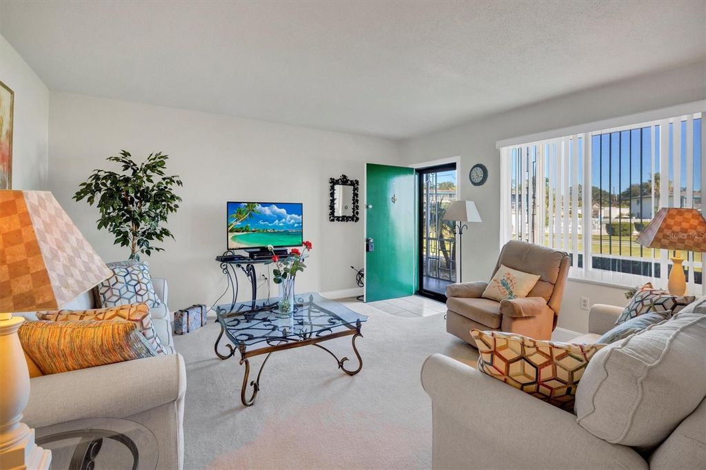 Image 7 of property listing at 1600 W LAKE PARKER DRIVE D5, Lakeland, FL 33805