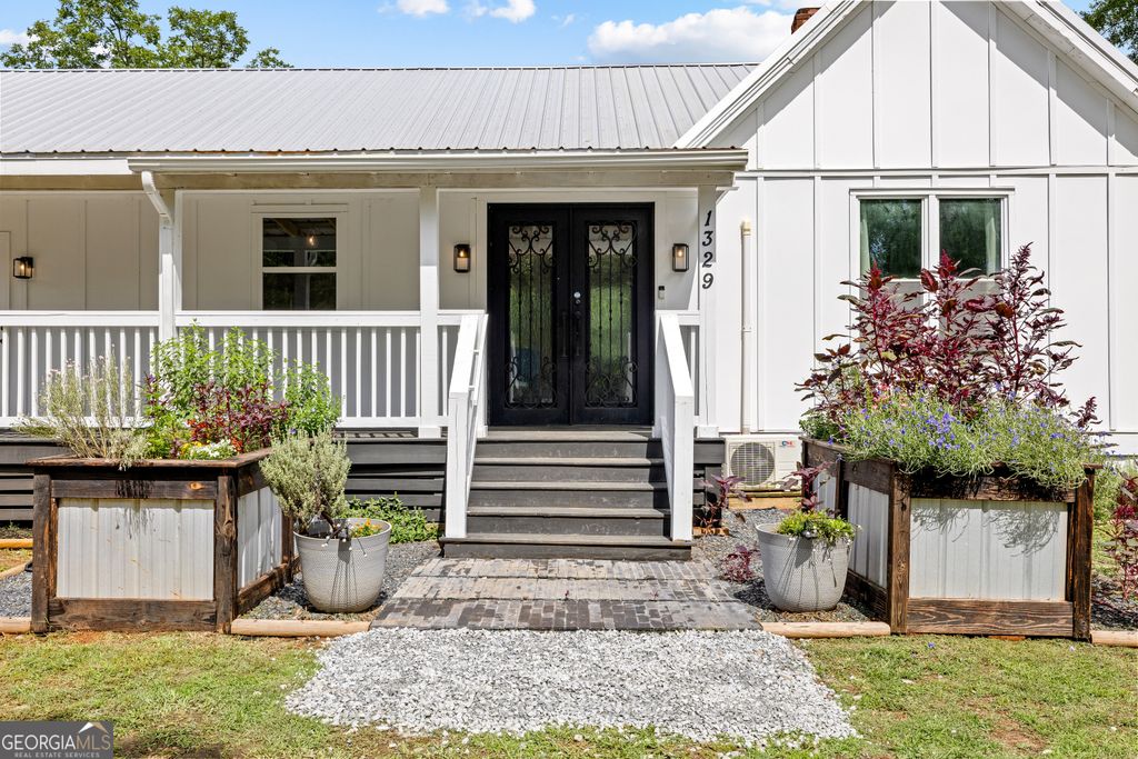 1329 Standing Rock Road, Senoia, GA 30276