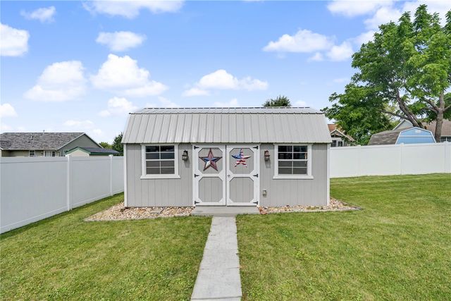 2336 31st St SW, Cedar Rapids, IA 52404