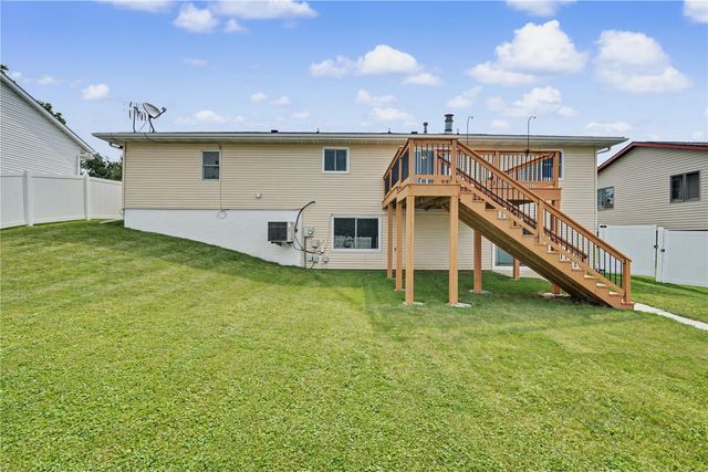 2336 31st St SW, Cedar Rapids, IA 52404