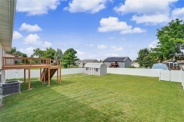 2336 31st St SW, Cedar Rapids, IA 52404