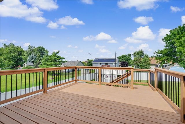 2336 31st St SW, Cedar Rapids, IA 52404