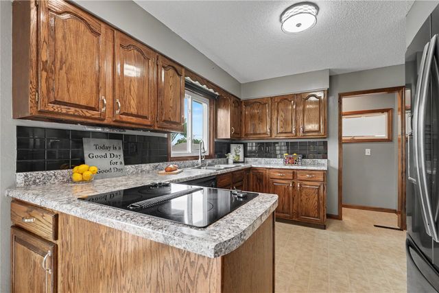 2336 31st St SW, Cedar Rapids, IA 52404