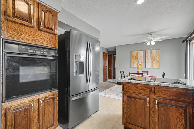 2336 31st St SW, Cedar Rapids, IA 52404