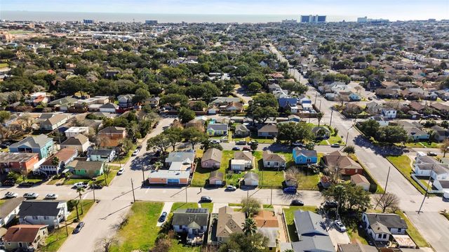 4712 Avenue K, Galveston, TX 77551
