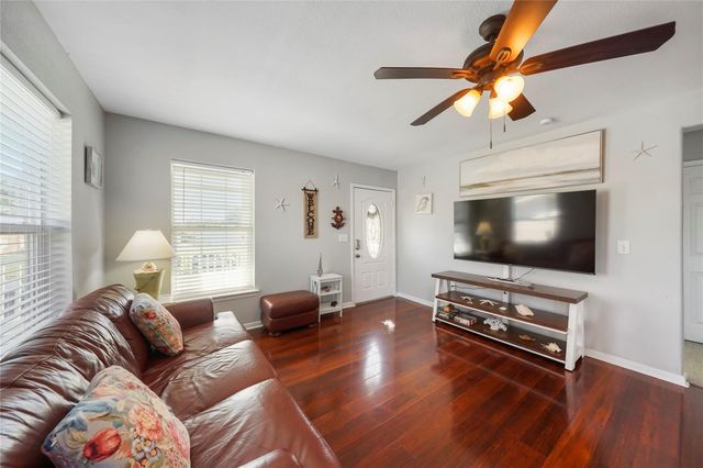 4712 Avenue K, Galveston, TX 77551