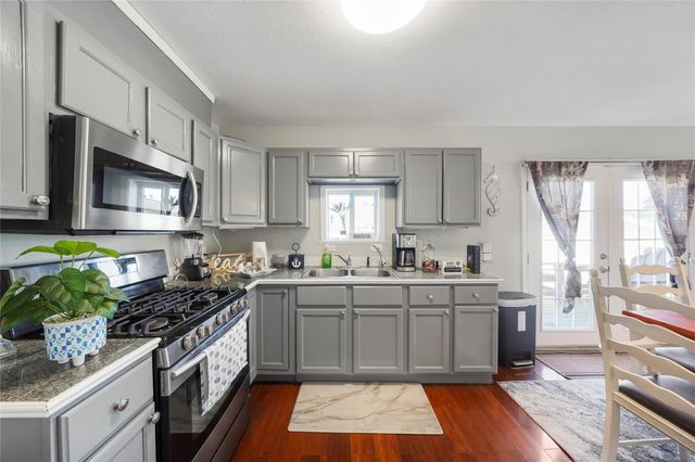 4712 Avenue K, Galveston, TX 77551